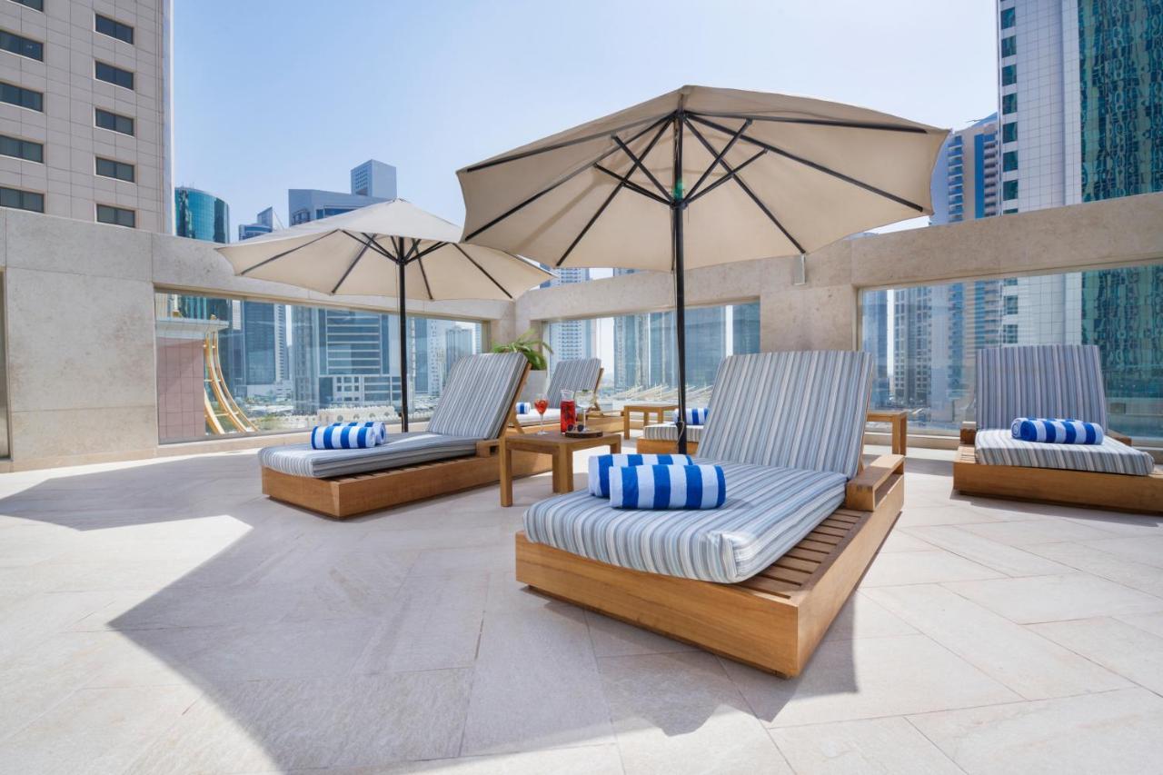 Wyndham Grand Doha West Bay Beach Luaran gambar The pool deck at the hotel