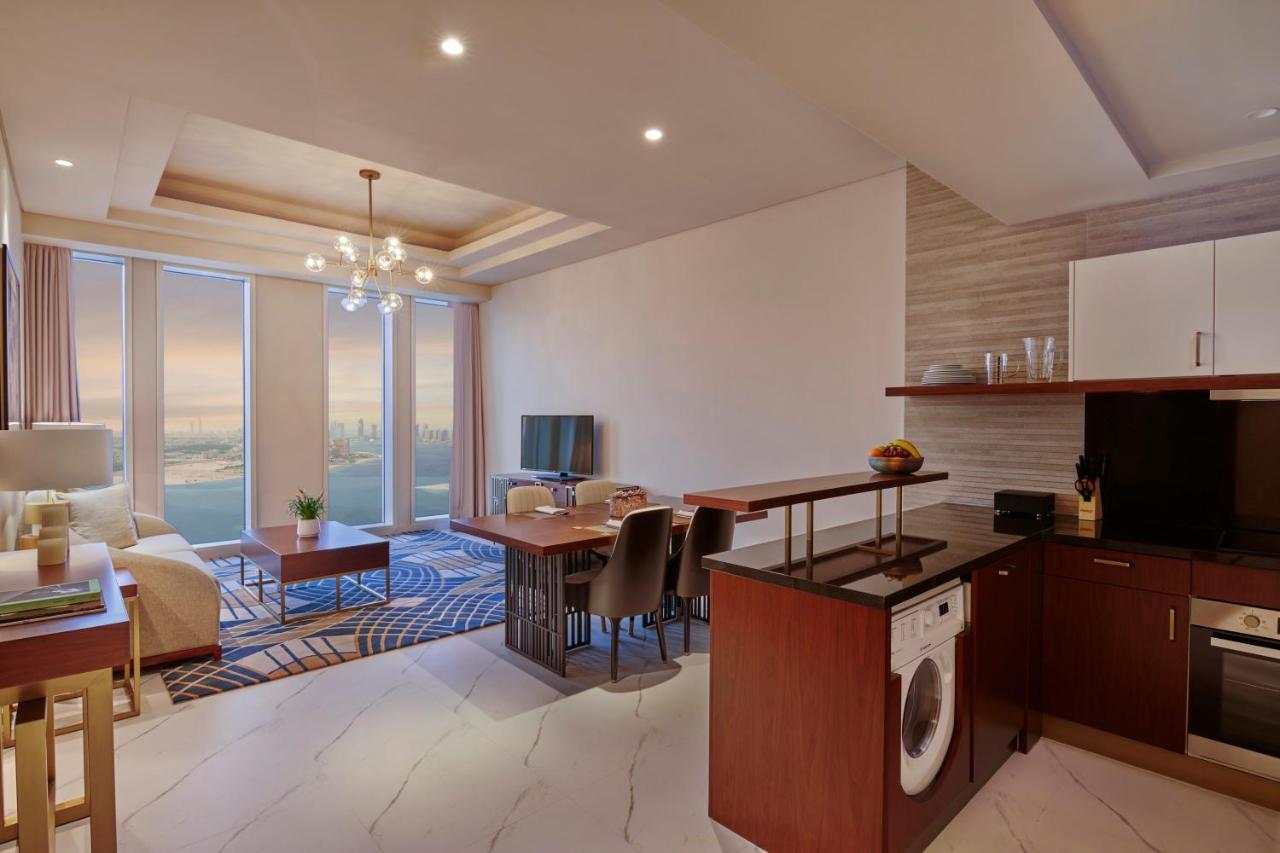 Wyndham Grand Doha West Bay Beach Luaran gambar A typical apartment interior