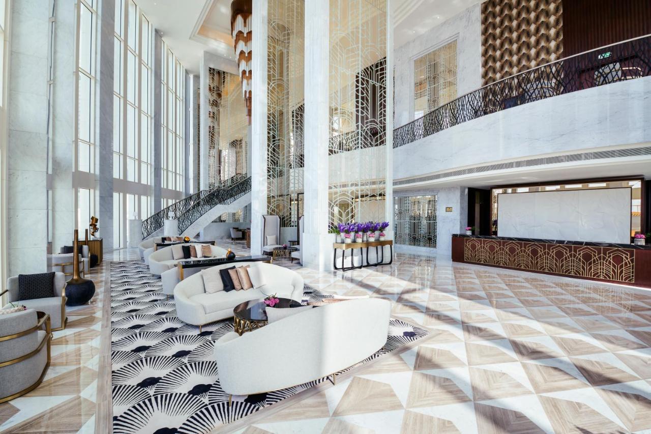 Wyndham Grand Doha West Bay Beach Luaran gambar The lobby of the hotel