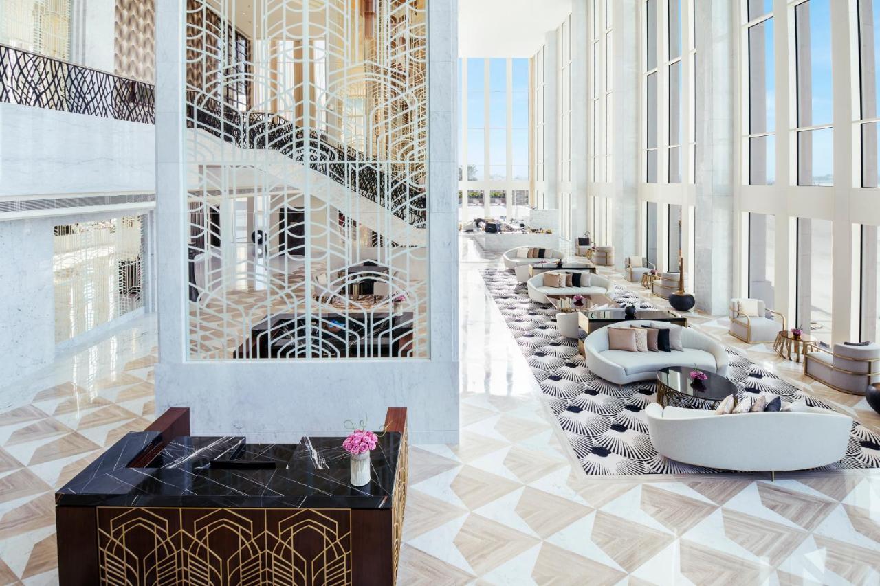 Wyndham Grand Doha West Bay Beach Luaran gambar The lobby of the hotel