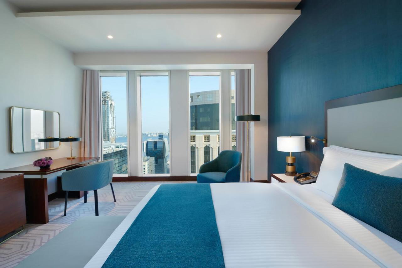 Wyndham Grand Doha West Bay Beach Luaran gambar A guest room at the hotel