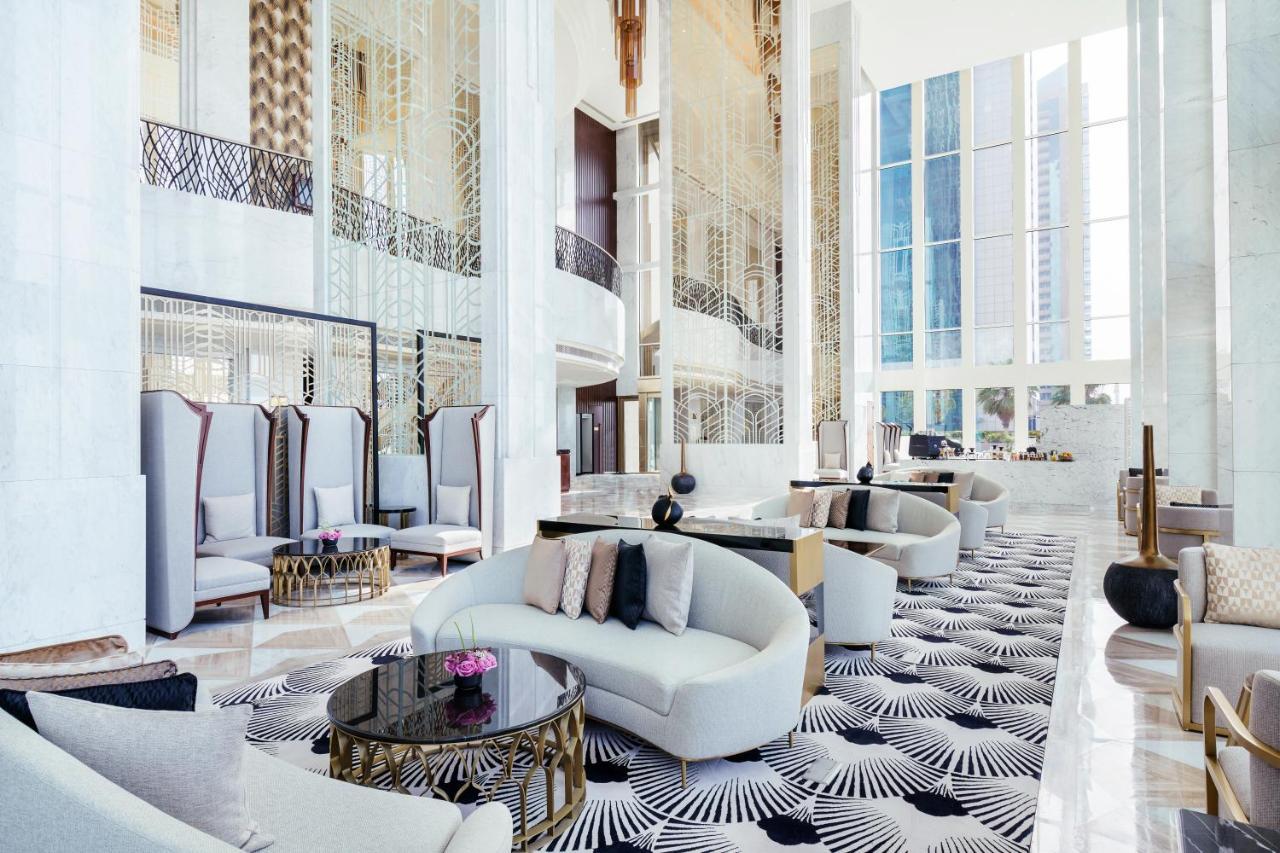 Wyndham Grand Doha West Bay Beach Luaran gambar The lobby of the hotel