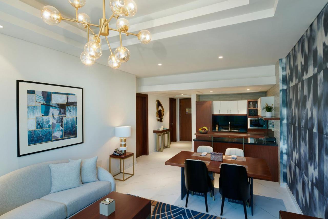 Wyndham Grand Doha West Bay Beach Luaran gambar A typical apartment interior