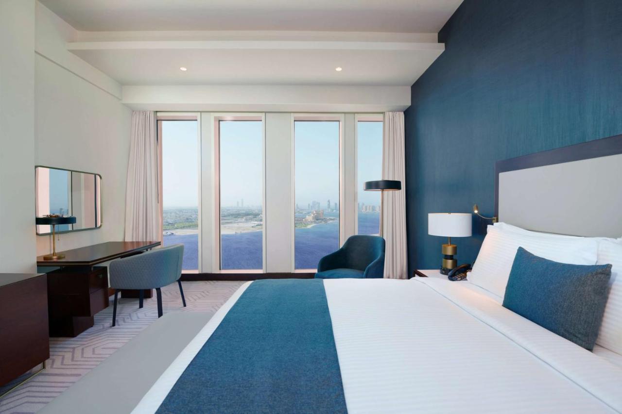 Wyndham Grand Doha West Bay Beach Luaran gambar A room at the hotel