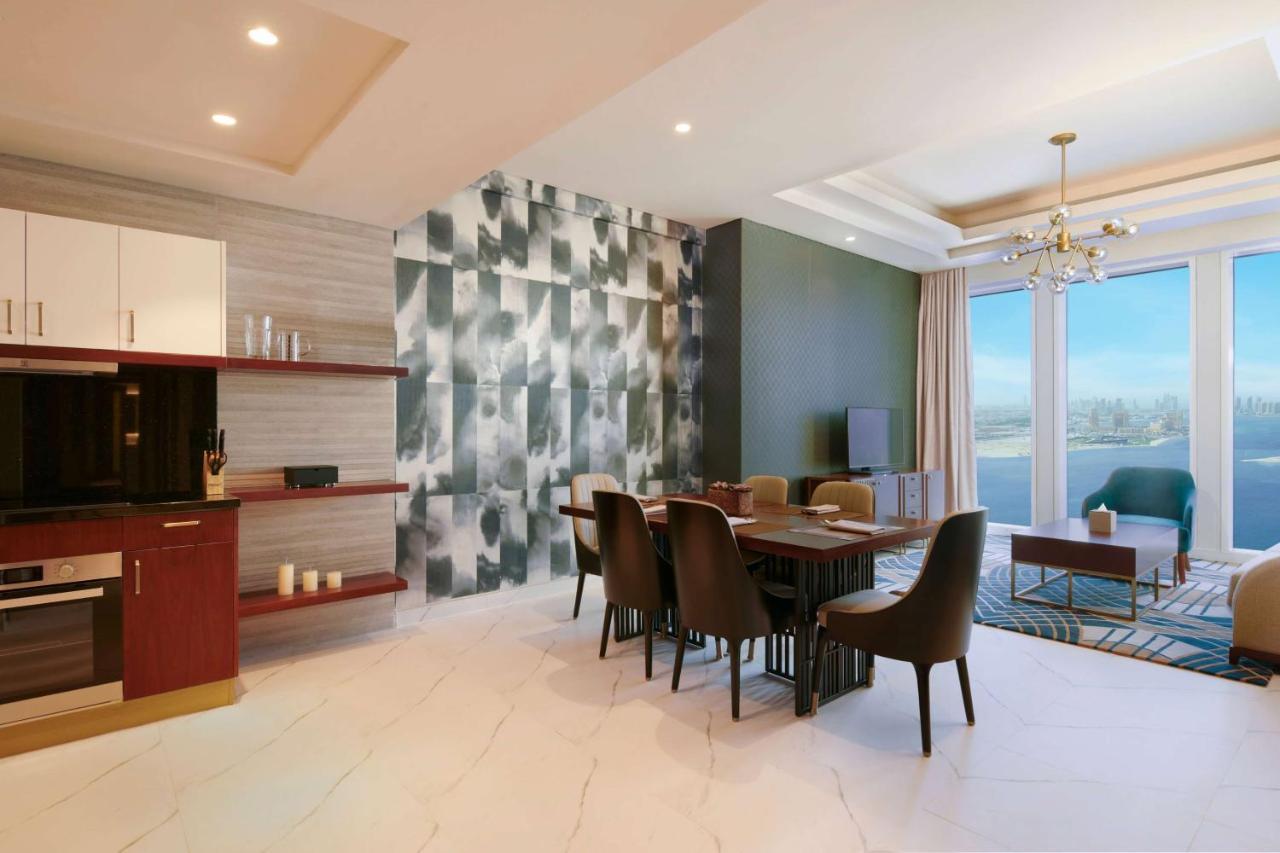Wyndham Grand Doha West Bay Beach Luaran gambar A typical apartment interior