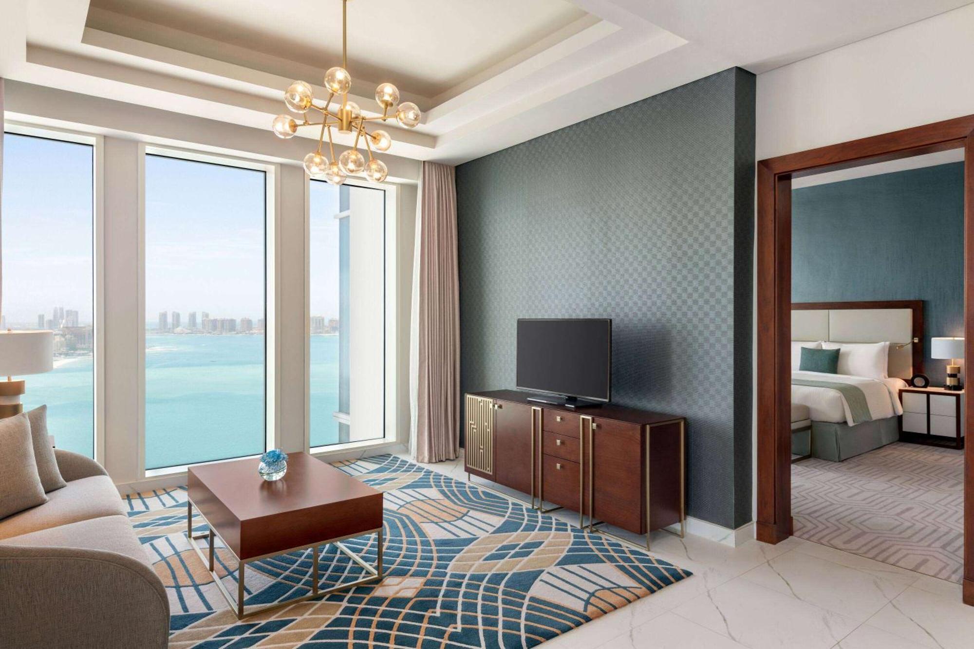 Wyndham Grand Doha West Bay Beach Luaran gambar A suite at the hotel