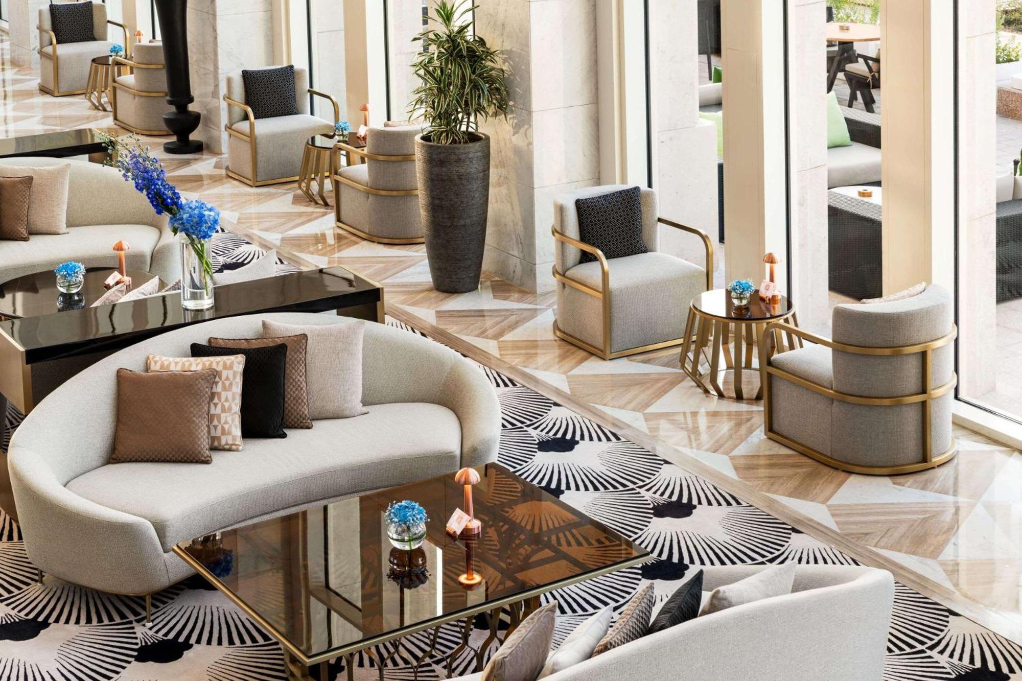Wyndham Grand Doha West Bay Beach Luaran gambar The lobby of the hotel